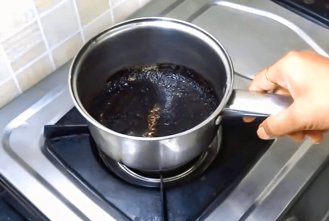 Cómo limpiar el fondo de sartenes y ollas